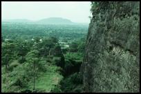 Fort Daulatabad, Natural Rock Wall